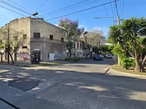 Galpón - Depósito  de 373 m2. en Lanús - VENTA
