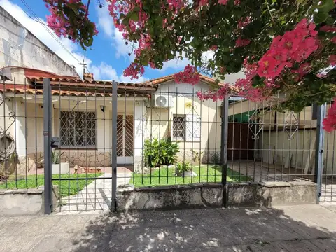 Taller/Deposito con Casa 3 ambientes en Caseros