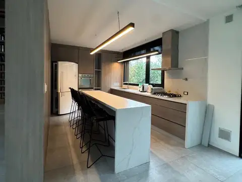 Los Robles 5900