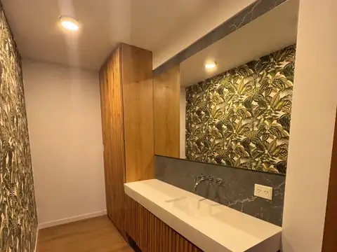 Casa 6 ambientes con 4 baños