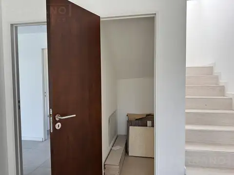Casa en Alquiler en El Cantón - Barrio Golf, USD 2.300