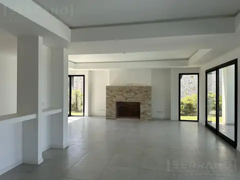 Casa en Alquiler con 2 cocheras