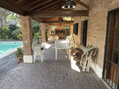 Casa en Venta con 5 cocheras