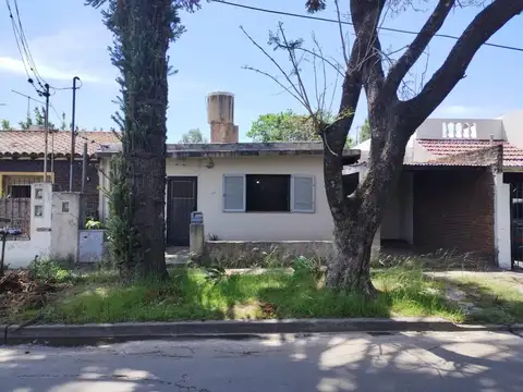 TERRENO CON CASA  A REFACCIONAR O DEMOLER ITUZAINGO