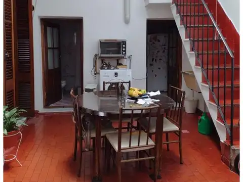 Amplio PH 4amb. Constitución 3150 a una Cuadra Garay- Luminoso Reciclado- info whatsapp 1136072562