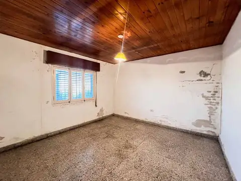 Casa 5 ambientes con 1 baño