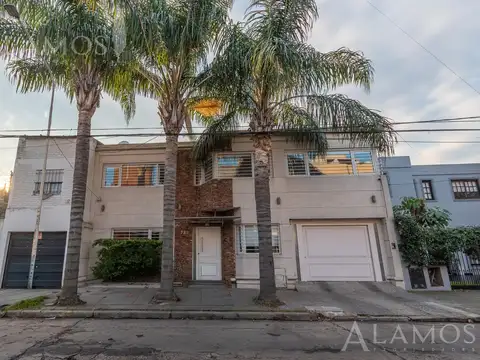 VENTA CASA 4 AMBIENTES EN RAMOS MEJIA CON PILETA