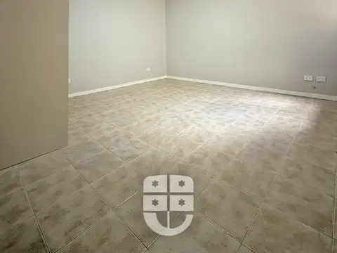 HERMOSA CASA DE PASILLO EN ARROYITO!