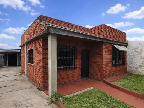 Lugares para vivir. Venta casa gran lote Villa Dominico