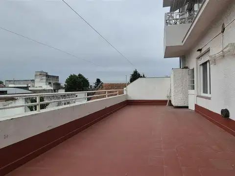 Depto Tipo Casa en Venta de 5 ambientes