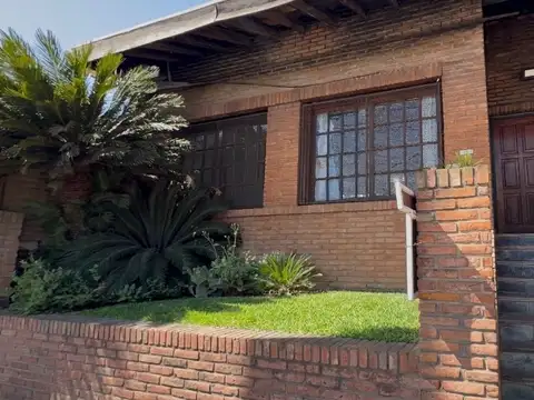 Casa Alquiler Comercial  5 Ambientes Pilar