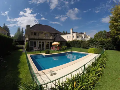 Casa en Alquiler en El Establo, USD 1.950