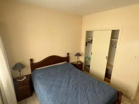 Amplio 2 ambientes y 1/2 a metros de Plaza Colon