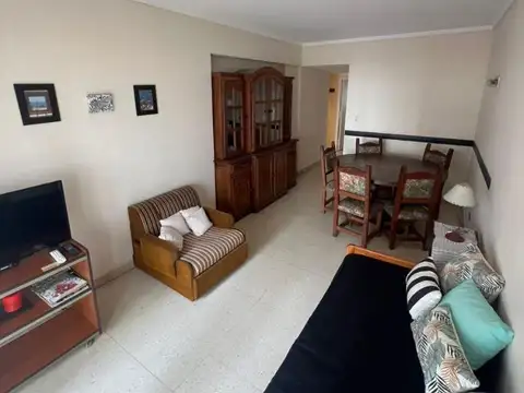 Amplio 2 ambientes y 1/2 a metros de Plaza Colon