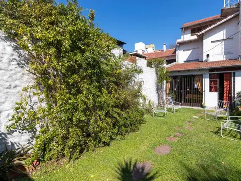 Venta Casa Olivos luminosa con Jardín y parrilla