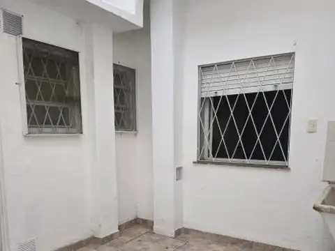 ALQUILER CASA DOS DORMITORIOS EN PLANTA BAJA MORENO 3255
