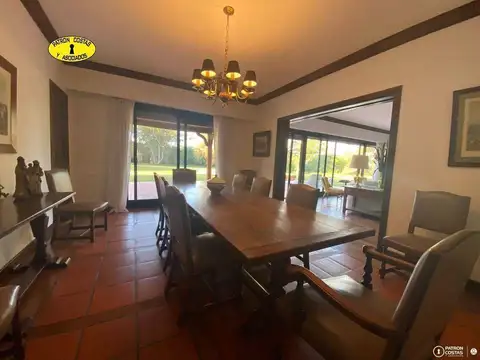 Casa en Alquiler con 4 cocheras