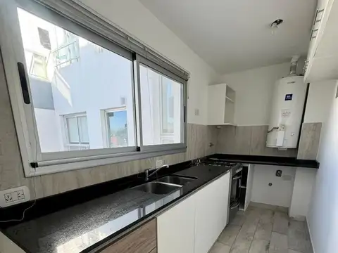 Excelente dpto de 2 ambientes con baño en suite y toilette