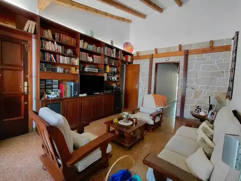 Casa 5 ambientes con 2 baños