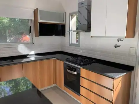 Casa 5 ambientes con 2 baños