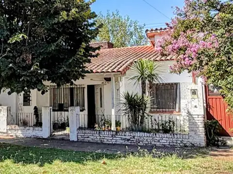 Casa 4 ambientes en Venta Banfield con jardín