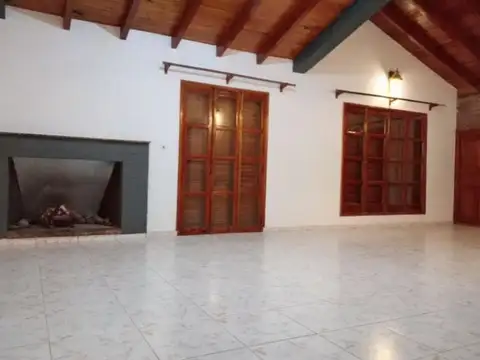 Casa 4 ambientes con 3 baños