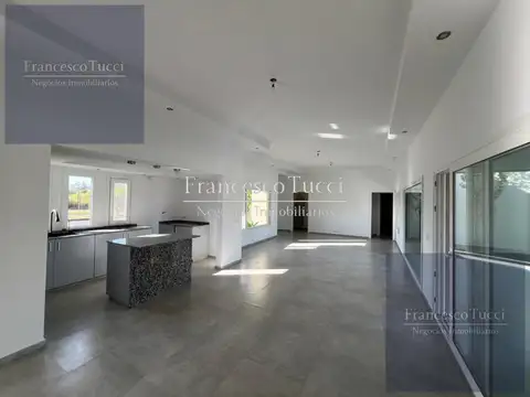 Casa 4 ambientes con 3 baños