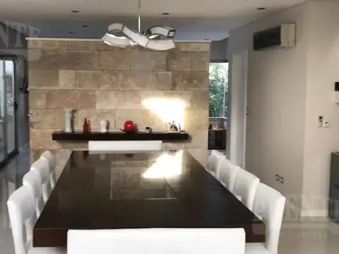 Casa 6 ambientes con 3 baños