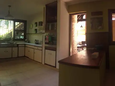 Casa en Alquiler con 1 cochera