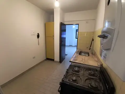 Alq. 3 ambientes con patio PB Liniers a metros de Rivadavia