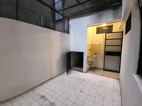 Alq. 3 ambientes con patio PB Liniers a metros de Rivadavia