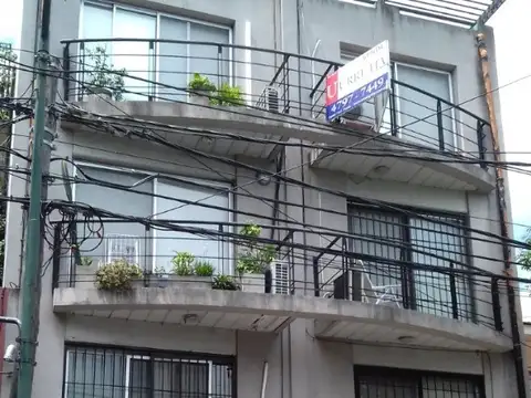 Departamento en Alquiler. Inmejorable ubicación. Con balcon y cochera