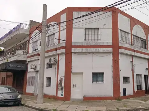 villa sarmiento ,dos ambientes al  frente 