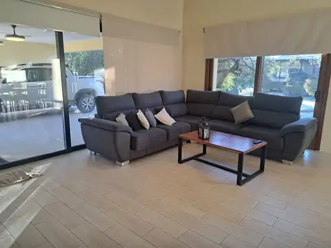 Casa 6 ambientes con 5 baños