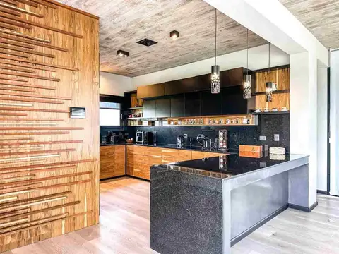 Casa en Venta en Countries y Barrios Cerrados en Campana, USD 1.350.000
