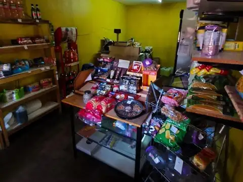 CASA DE 4 AMBIENTES MAS DEPARTAMENTO