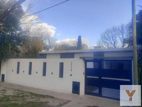 Casa en Venta - 4 Dormitorios 2 Baños - 400mts - La Plata - Manuel B Gonnet