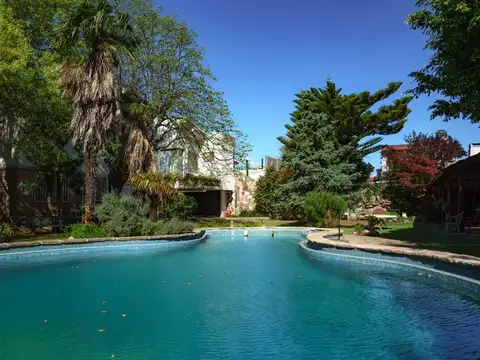 VENTA CASA 6 AMBIENTES VILLA LUZURIAGA LOTE 1800M2