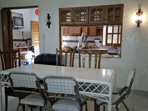 Casa 4 ambientes con 1 baño