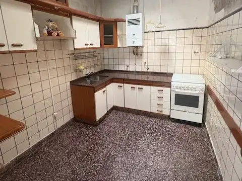 Depto Tipo Casa en Venta 50 años