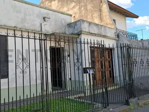 CASA EN VENTA EN TEMPERLEY 4 AMBIENTES CON PATIO