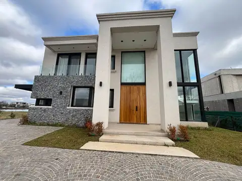 Excelente Casa en Barrio Marinas Puertos Escobar