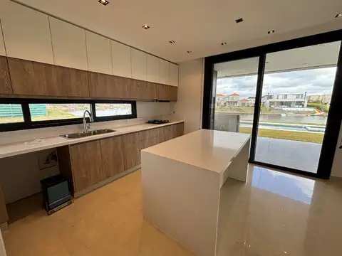 Casa en Alquiler en Puertos - Barrio Marinas, USD 5.000