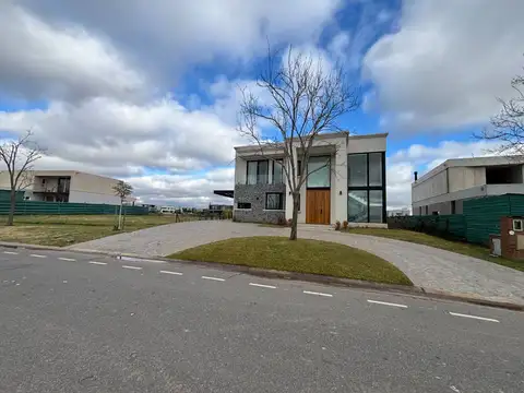 Casa en Alquiler de 5 dormitorios