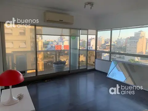 Av. San Juan al 200, esquina Av. Paseo Colón.