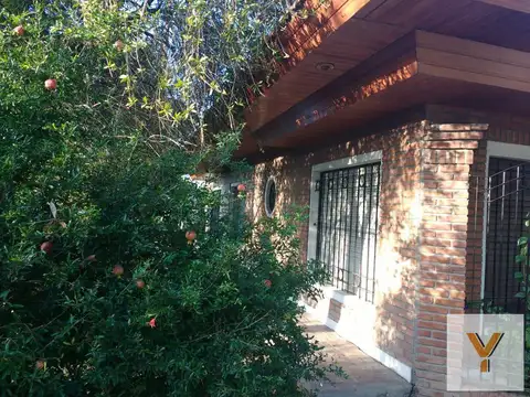 Casa 5 ambientes con 2 baños