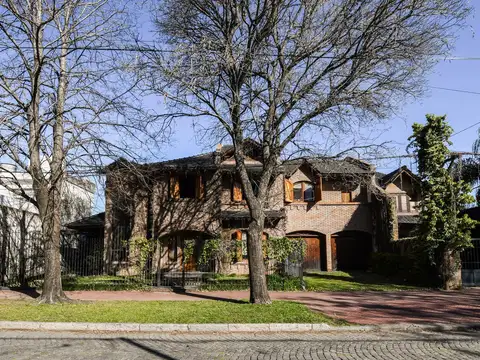 VENTA Casa 4 Dormitorios con Pileta y Cocheras en Alberdi, Rosario