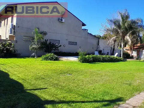 Casa en Venta con 4 cocheras
