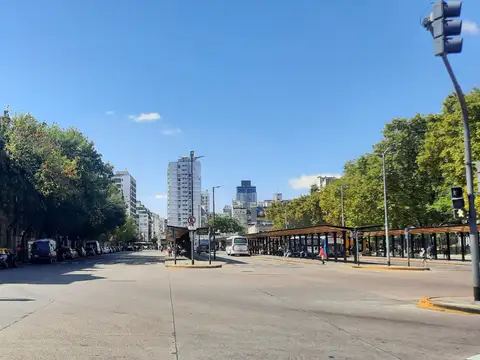 Excelente local a metros de Plaza Miserere 