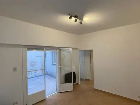 Departamento o PH en Planta Baja con patio 3 ambientes Almagro CABA